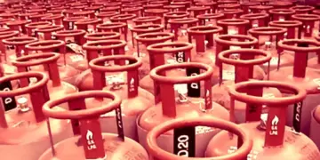 How expensive or cheap did LPG cylinder become today? Know the latest prices of 14.2 kg domestic gas cylinder