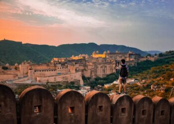 If you want to expose your children to history during summer vacation, then you must visit Amer Fort of Jaipur, they will fall in love with history.