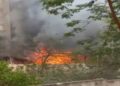 Indore Fire News in Hindi. Indore showroom fire Fire Brigade Action| mp fire news in hindi | Indore Fire News: Fire broke out in Indore's vehicle showroom, dozens of vehicles destroyed within minutes. News Track in Hindi