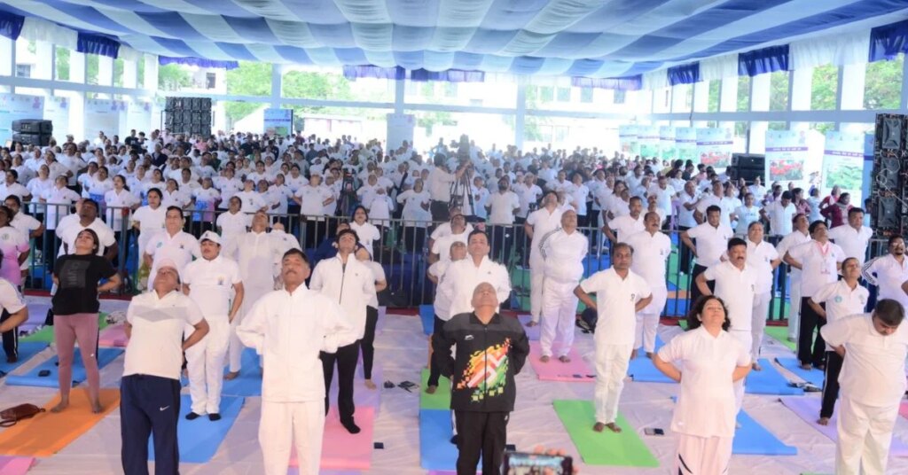 International Yoga Day organized at the Golden Jubilee Convocation Pavilion of Ranchi University, know what the Health Minister said