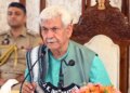 जम्मू-कश्मीर: एलजी मनोज सिन्हा ने आतंकी कनेक्शन के कारण एक कर्मचारी को नौकरी से निकाला
