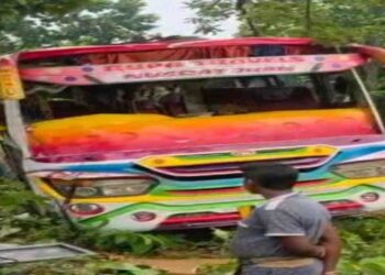 Jharkhand Accident News Indian Bus Crash Pakur bus accident Newstrack Latest News | Jharkhand: A bus carrying a wedding procession met with an accident in Jharkhand, 2 dead, many injured. News Track in Hindi