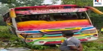 Jharkhand Accident News Indian Bus Crash Pakur bus accident Newstrack Latest News | Jharkhand: A bus carrying a wedding procession met with an accident in Jharkhand, 2 dead, many injured. News Track in Hindi