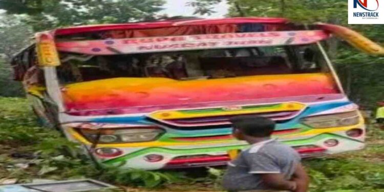 Jharkhand Accident News Indian Bus Crash Pakur bus accident Newstrack Latest News | Jharkhand: A bus carrying a wedding procession met with an accident in Jharkhand, 2 dead, many injured. News Track in Hindi