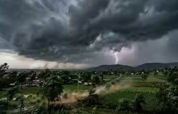 Jharkhand Monsoon| Heavy Rain and Thunderstorm Alerts Issued in Multiple Districts. IMD Alert | Jharkhand Weather: Entry of monsoon in Jharkhand, big warning regarding thunderstorm and heavy rain in many districts. News Track in Hindi