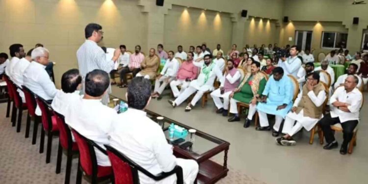 Jharkhand Rajya Sabha Election Hemant Soren INDIA Alliance | Jharkhand Rajya Sabha Election: 'Not 56 but now 61...', 'India' alliance laid the political chessboard for Jharkhand Rajya Sabha elections. News Track in Hindi