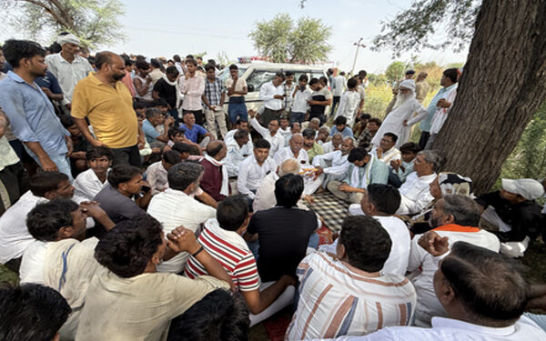 Karauli: Three people riding a bike died after being hit by a high tension wire that fell on the road, family members are protesting.