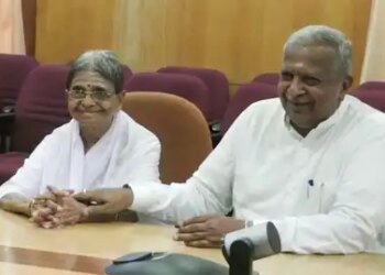 Karnataka: An elderly woman suffering from cancer donated her entire life savings to the soldiers.