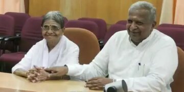 Karnataka: An elderly woman suffering from cancer donated her entire life savings to the soldiers.