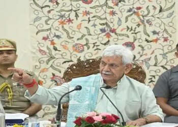एलजी मनोज सिन्हा ने बालटाल बेस कैंप पहुंचकर अमरनाथ यात्रा की तैयारियों का लिया जायजा