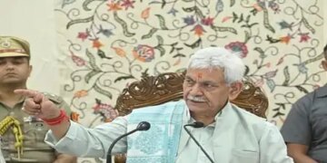 एलजी मनोज सिन्हा ने बालटाल बेस कैंप पहुंचकर अमरनाथ यात्रा की तैयारियों का लिया जायजा