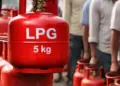 LPG Cylinder Price Drop: Relief on 5 kg cylinder, Chhotu gas cylinder becomes cheaper from today, know the latest prices.