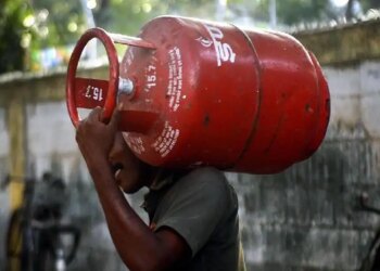 LPG Cylinder Price Today: New rates released on June 18, know the price of 14.2 kg cylinder before booking from home.