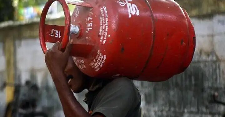 LPG Cylinder Price Today: New rates released on June 18, know the price of 14.2 kg cylinder before booking from home.