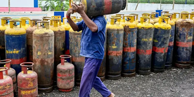 LPG Price Today 29 June 2026: How much will 14.2 and 19 kg gas cylinder be available today? Check the latest rate of your city