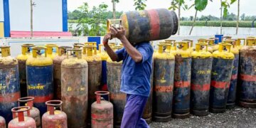 LPG Price Update: Government's big decision on the supply of commercial gas cylinders, know for how much the cylinder is available today