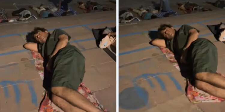 Leaving luxury, Sunil Grover was seen sleeping on a sheet spread on Gangaghat, video going viral on social media.