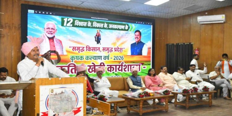 MP Wheat Sold at â‚¹5000/Quintal: How Organic Farming Changed the Game | MP Organic Wheat: Government rate is ₹2625, then how is Gwalior MP selling ₹5000 quintal wheat? There is huge demand in the market. News Track in Hindi