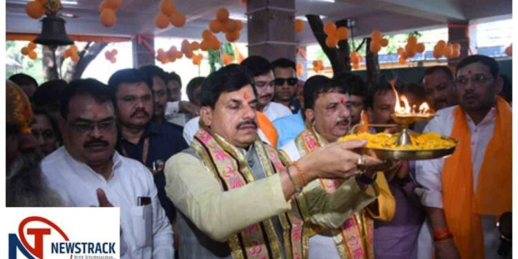 Madhya Pradesh Holds Religious Ceremonies to Mark PM Narendra Modi’s Record-Breaking Tenure. Organization of worship and religious rituals in Madhya Pradesh on the record tenure of PM Modi. News Track in Hindi