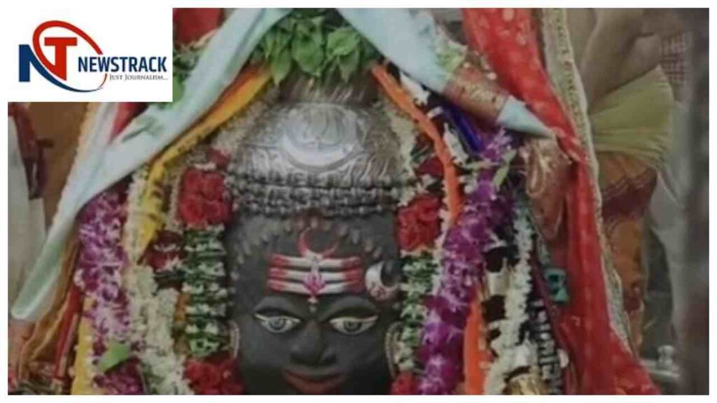 Mahakal Bhasma Aarti: Baba Adorned with Tripund, Moon and Trinetra, Devotees Throng Ujjain | Ujjain News: Baba Mahakal decorated with Tripund, Moon and Trinetra, crowd gathered in Bhasma Aarti. News Track in Hindi