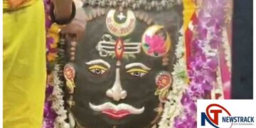 Mahakal Temple Ujjain: Baba Mahakal Adorned with Silver Moon, Trishul and Tripund on Navami | Ujjain News: Baba Mahakal adorned with silver moon, trident and tripund, 'Jai Shri Mahakal' echoed in Bhasma Aarti. News Track in Hindi