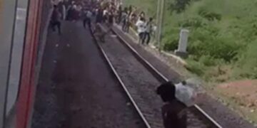 Major accident on Dholpur-Hetampur railway section: 4 passengers who came on the track after rumor of mobile bursting were crushed by another train, three women and a child died.