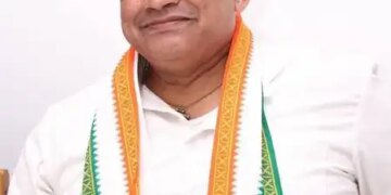 Mallikarjun Kharge and Rahul Gandhi expressed grief over the demise of Congress leader Suraj Hegde.