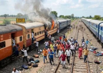 Morena Train Accident: Four Killed After Fire Rumor in Intercity Express Triggers Panic | Morena Train Accident: Tragic train accident in Morena, rumor of fire created stampede, 4 passengers lost their lives. News Track in Hindi