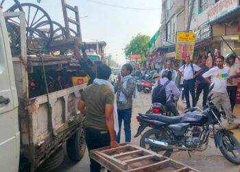 Municipal Corporation Jaipur took strict action, recovered Rs 19,500, seized 5 canter goods.