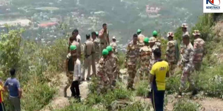 Mussoorie Road Accident Uttarakhand Latest News| Car Falls Gorge Mussoorie | Mussoorie: Major road accident in Mussoorie, four died after car fell into 500 meter deep gorge. News Track in Hindi