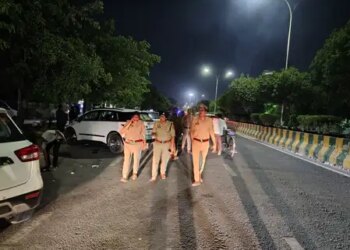 मोहर्रम को लेकर नोएडा पुलिस अलर्ट, अधिकारियों ने किया फ्लैग मार्च