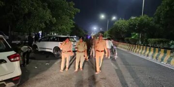 मोहर्रम को लेकर नोएडा पुलिस अलर्ट, अधिकारियों ने किया फ्लैग मार्च