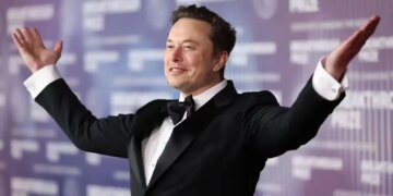 'Now call him a trillionaire instead of a billionaire...' Elon Musk became the world's first trillionaire, net worth reached more than the GDP of 21 countries