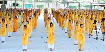 On Yoga Day, Gayatri devotees practiced yoga in 80 countries including India, thousands of devotees from many states practiced yoga in Shantikunj.