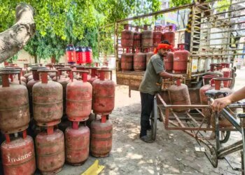 Online LPG booking reached almost 99 percent, 1.43 crore cylinders delivered in last three days: Center