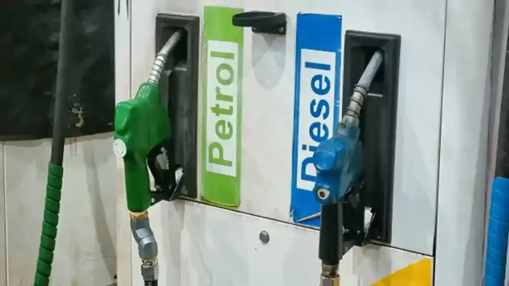 Petrol-Diesel Price: There may be a big fall in the prices of petrol and diesel, know what is today's latest price.