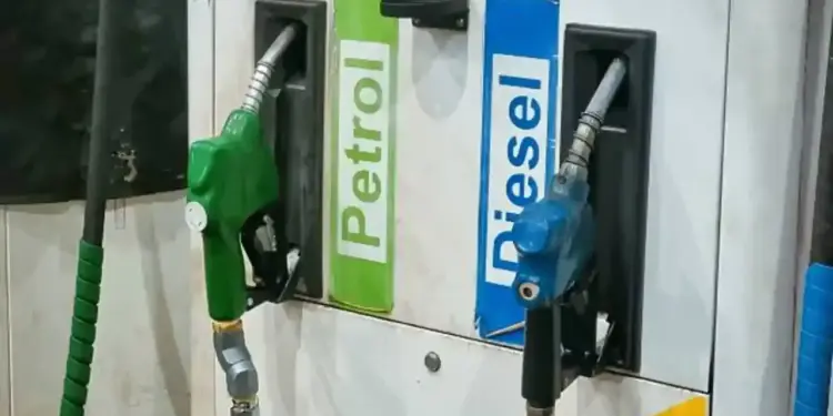 Petrol-Diesel Price: There may be a big fall in the prices of petrol and diesel, know what is today's latest price.