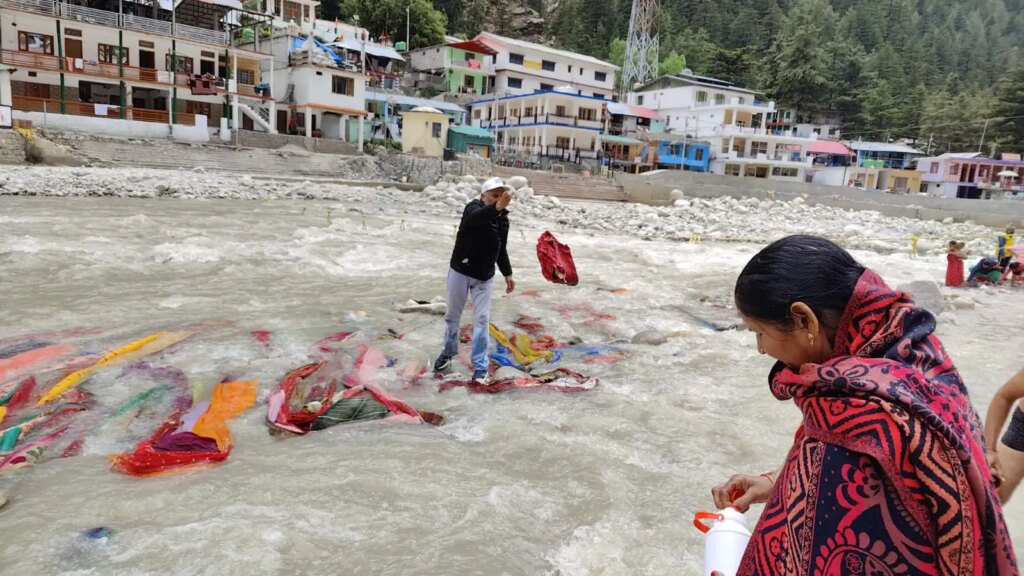 Pile of clothes in Ganga-Yamuna that wash away sins, viral video creates uproar during Chardham Yatra