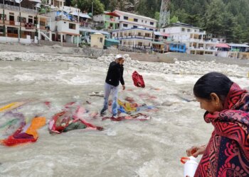 Pile of clothes in Ganga-Yamuna that wash away sins, viral video creates uproar during Chardham Yatra