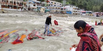Pile of clothes in Ganga-Yamuna that wash away sins, viral video creates uproar during Chardham Yatra