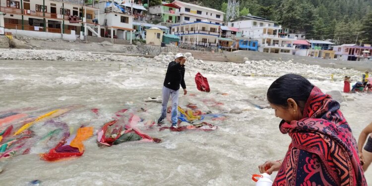 Pile of clothes in Ganga-Yamuna that wash away sins, viral video creates uproar during Chardham Yatra