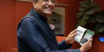 Piyush Goyal launches UPI in France, digital payment becomes easy for Indian tourists