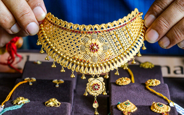 Precious metals fall due to increasing US-Iran tension, gold on MCX closes to Rs 1.46 lakh, silver slips 0.47 percent