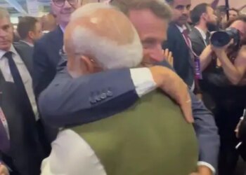 राष्ट्रपति मैक्रों ने पीएम मोदी को गले लगाकर दी विदाई, फरवरी में भारत आने का क‍िया वादा