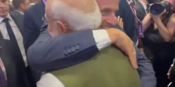 राष्ट्रपति मैक्रों ने पीएम मोदी को गले लगाकर दी विदाई, फरवरी में भारत आने का क‍िया वादा