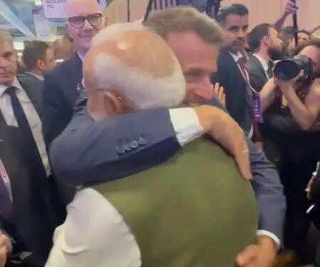 राष्ट्रपति मैक्रों ने पीएम मोदी को गले लगाकर दी विदाई, फरवरी में भारत आने का क‍िया वादा