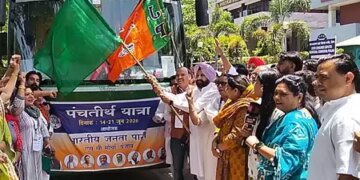 Punjab BJP chief flags off buses of devotees going on Panch Teerth Yatra