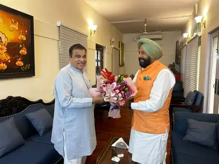 Punjab BJP chief meets Nitin Gadkari, discussion on infrastructure projects