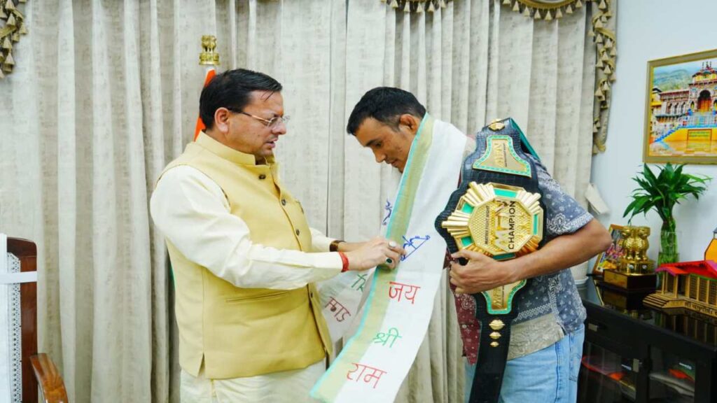 Pushkar Singh Dhami|Digambar Singh Rawat|Latest Hindi News|Samachar Hindi Newstrack | Uttarakhand News: Chief Minister Pushkar Singh Dhami met MMA world champion Digambar Singh Rawat. News Track in Hindi
