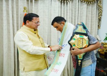 Pushkar Singh Dhami|Digambar Singh Rawat|Latest Hindi News|Samachar Hindi Newstrack | Uttarakhand News: Chief Minister Pushkar Singh Dhami met MMA world champion Digambar Singh Rawat. News Track in Hindi